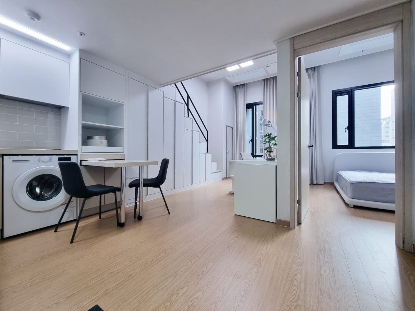 New Loft, 1BR, Big Size, Fully Furnished Near Gangnam Station.